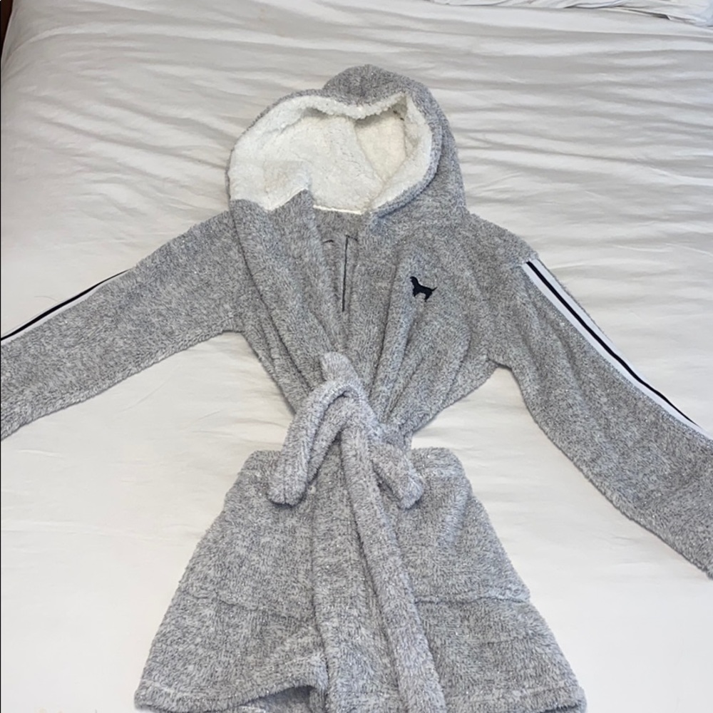 Pink Victoria secret sleepwear robe XS/S
